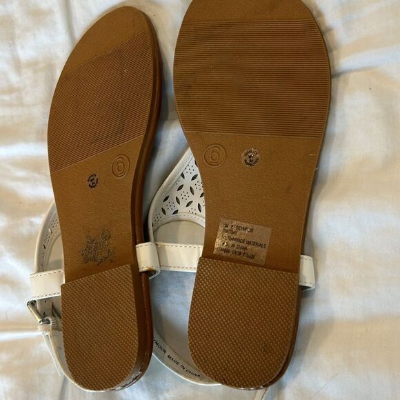 Arizona Jean Company Girl’s White Adjustable Thong Slingback Flat Sandals 6 - Picture 3 of 7